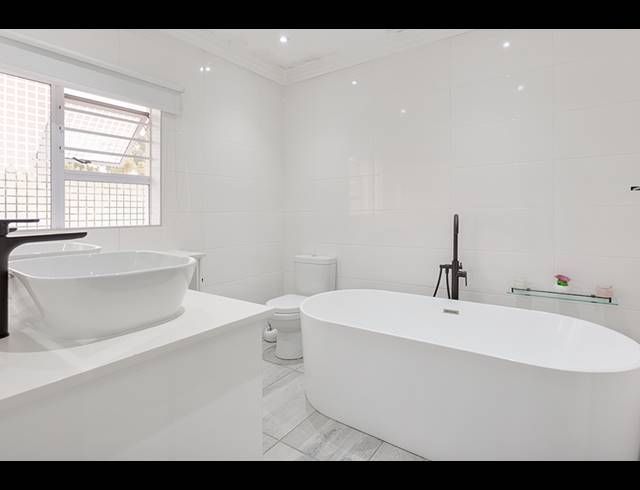 4 BEDROOM FREEHOLD FOR SALE IN FOURWAYS